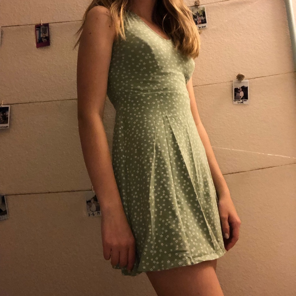 forever 21 green halter dress with white daises - Picture 3 of 3